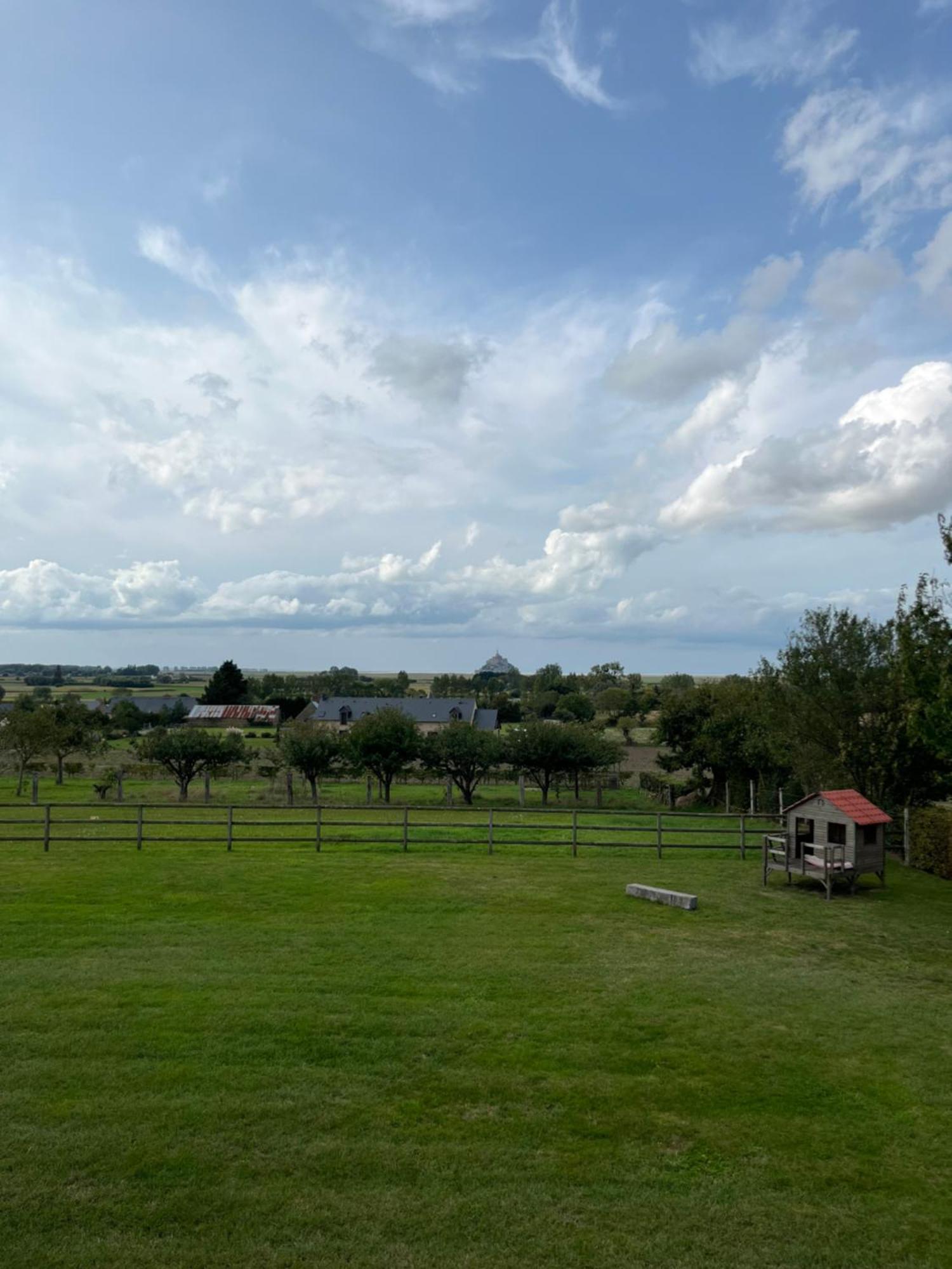 Le Moulin De La Butte Bed & Breakfast Huisnes-sur-Mer Luaran gambar